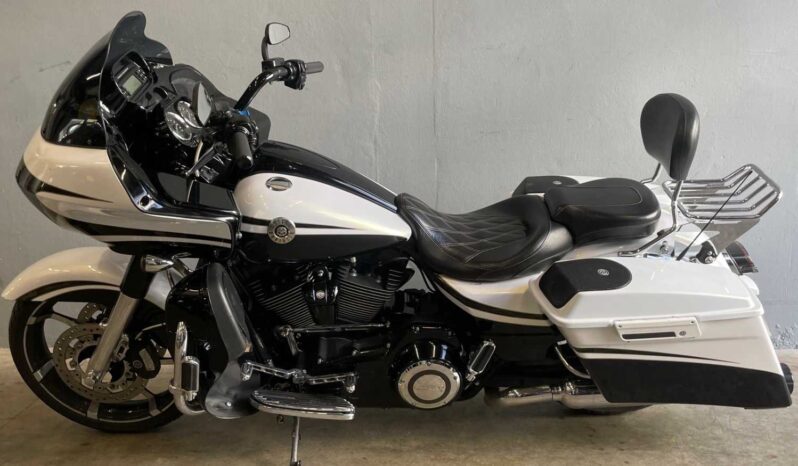 HARLEY 1800 ROAD GLIDE CVO complet