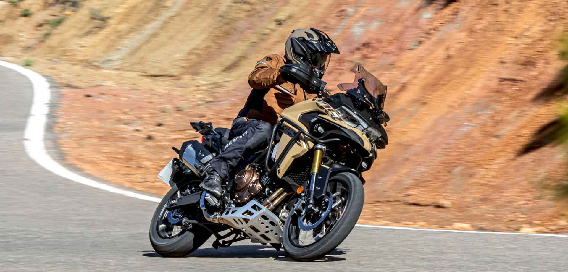 Voge DS625X desert sur route