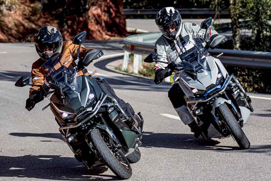 Zontes Scooter 368 G vert et gris sur route