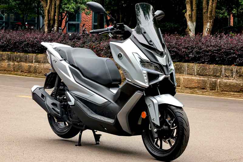 Voge Scooters SR1 et SR16