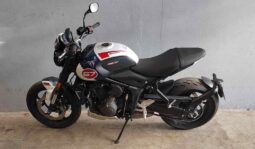 TRIUMPH 660 TRIDENT TRIBUTE A2 – Garantie 10/2024 au 10/2026 complet