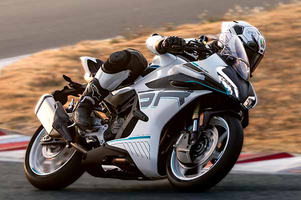 CFMoto 450 SR sur circuit CFMoto 450 SR sur circuit