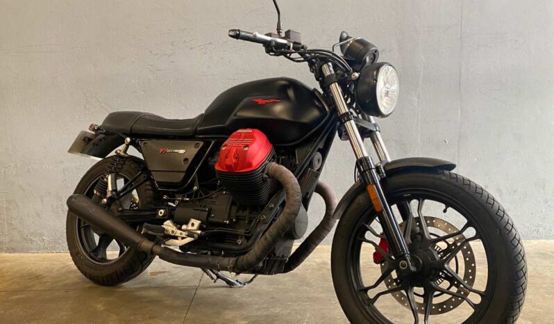 MOTO GUZZI 750 V7 III CARBON ABS – GARANTIE 12 MOIS P&MO complet